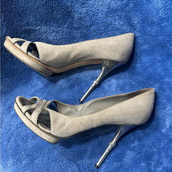 Gucci Grey Suede Bamboo Heel Open Toe Pumps - Picture 9 of 11